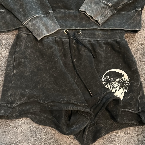 CHRLDR skull‎ Sweatshirt and shorts - Picture 2 of 10